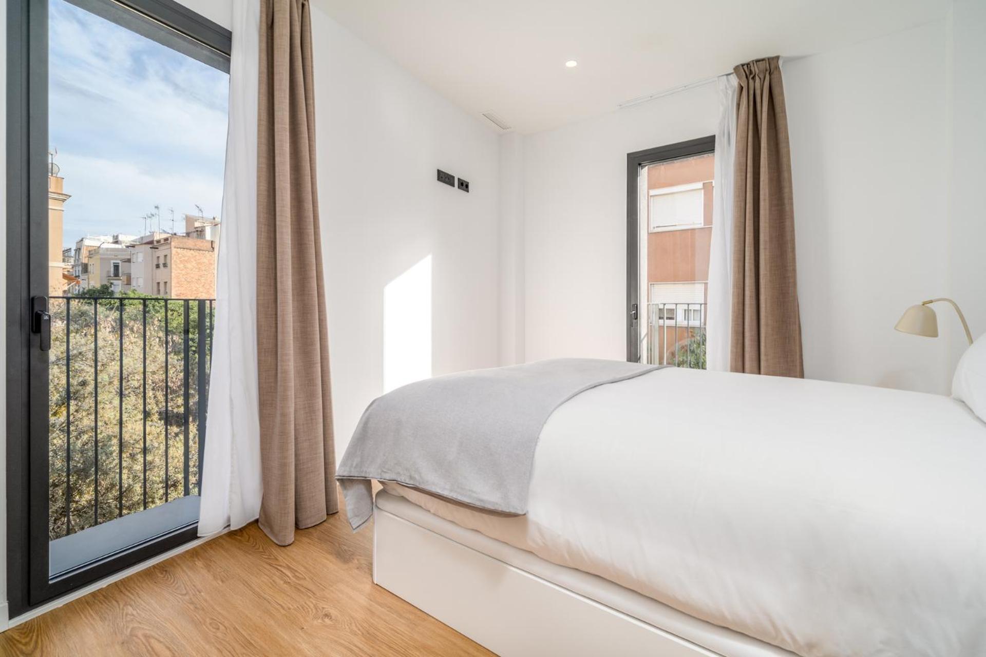 Limehome Barcelona Placa Pirineus L'Hospitalet de Llobregat Eksteriør billede