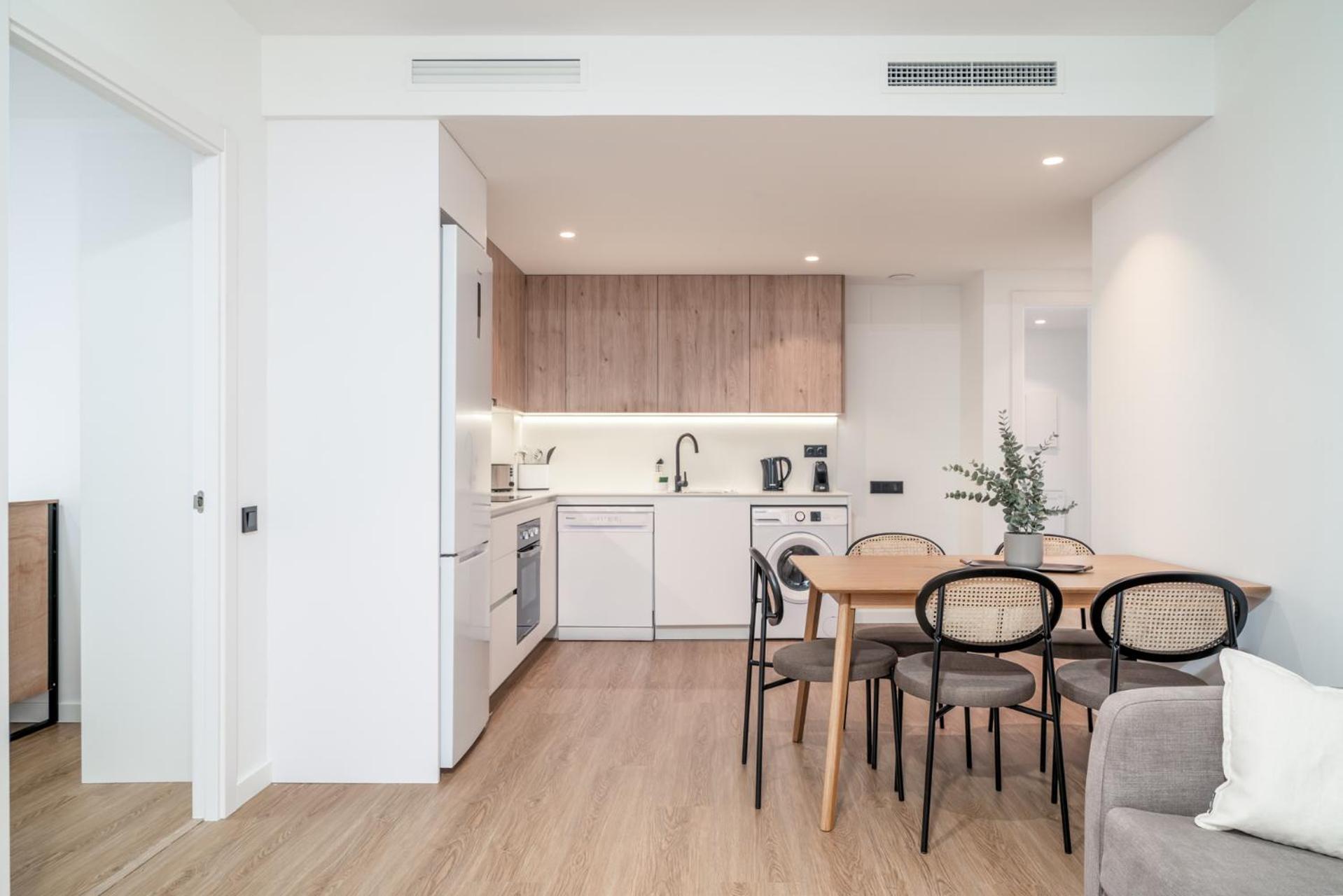 Limehome Barcelona Placa Pirineus L'Hospitalet de Llobregat Eksteriør billede