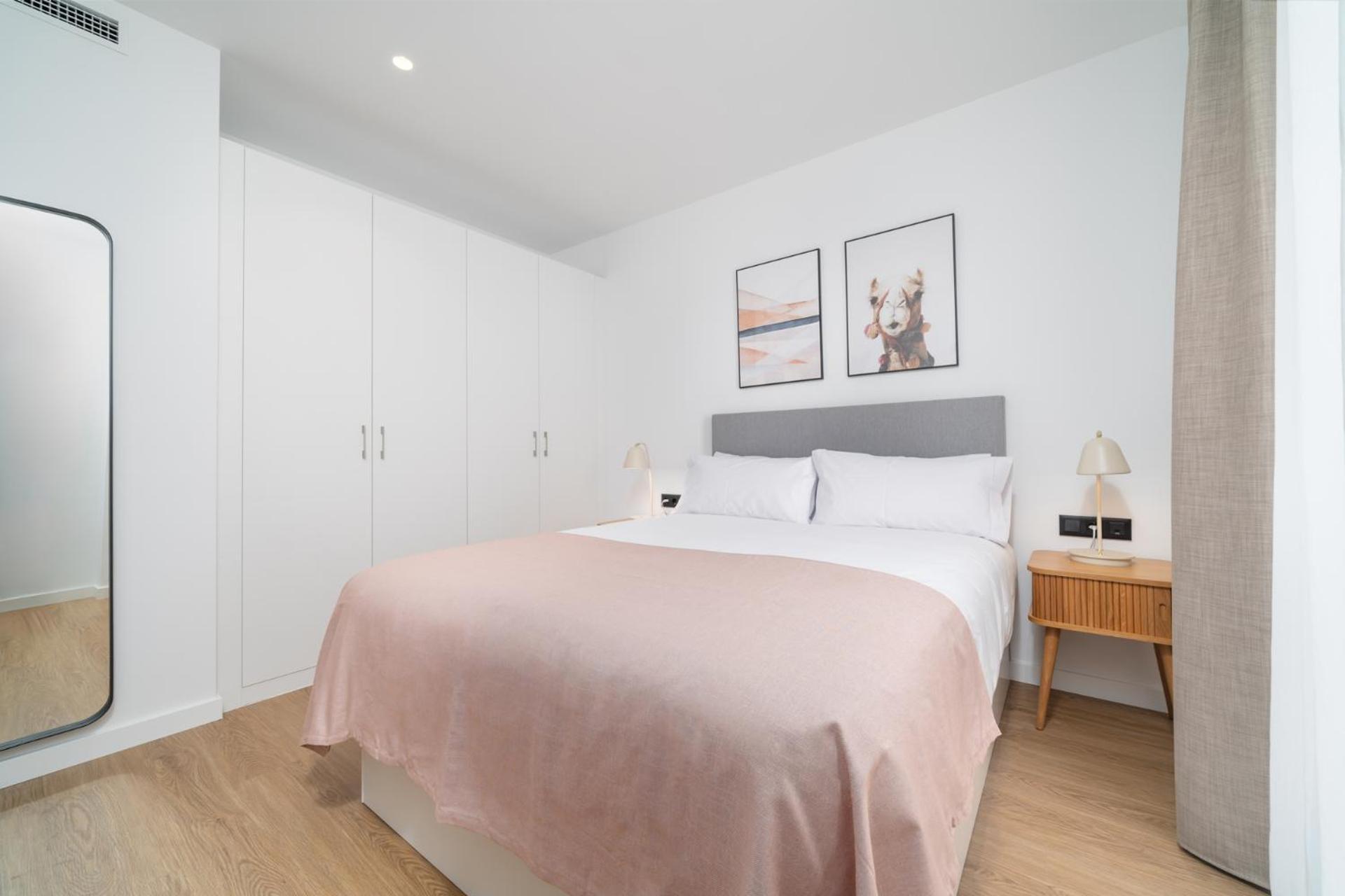 Limehome Barcelona Placa Pirineus L'Hospitalet de Llobregat Eksteriør billede